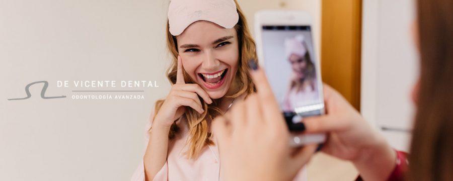 Cuidado con los consejos dentales de TikTok: riesgos reales para tu salud oral